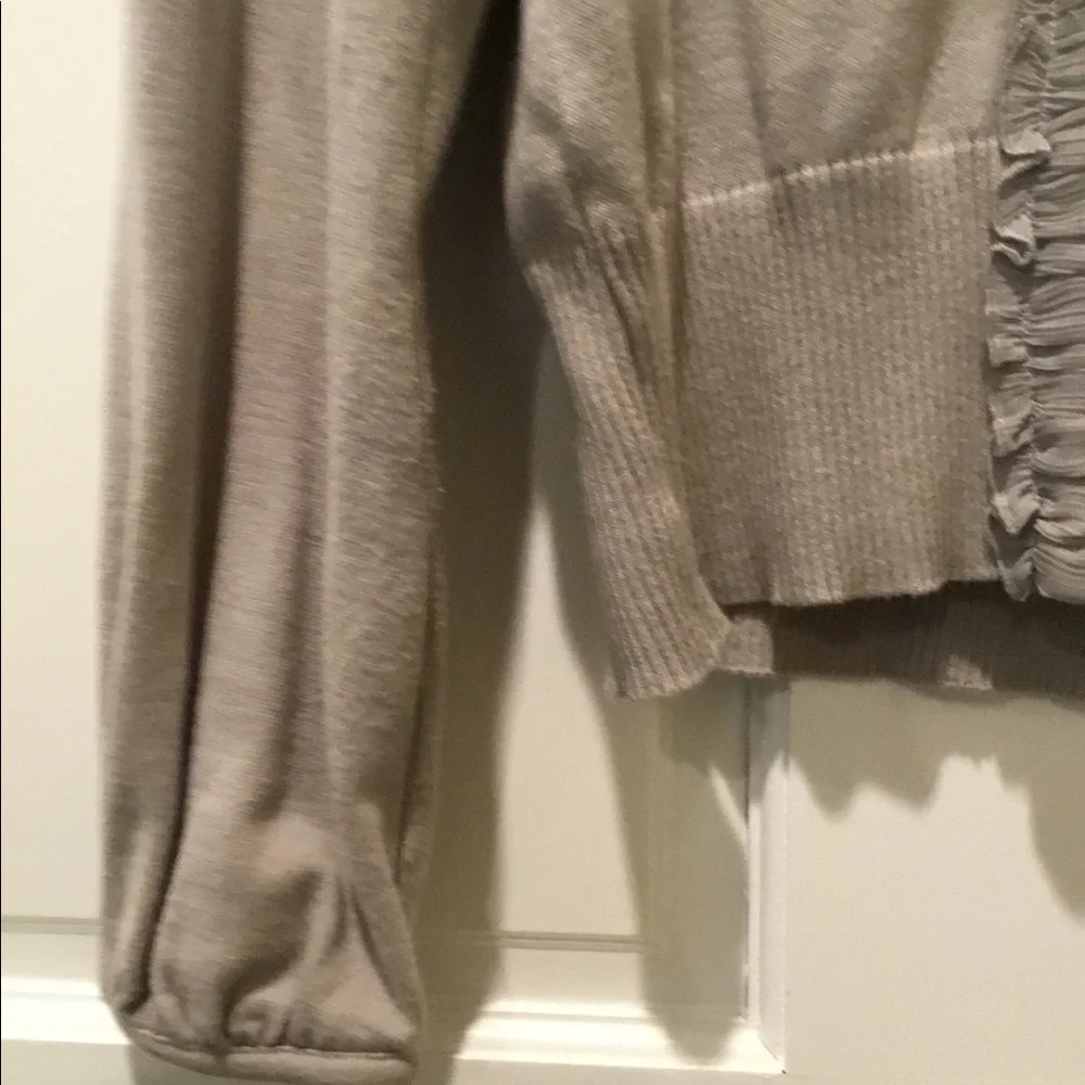 ELLE Cropped Ruffle Sweater - Picture 4 of 6